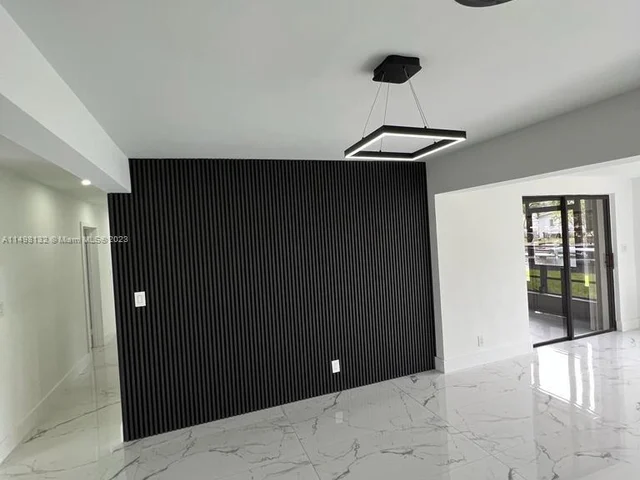 5840 SW 14th St, Plantation FL 33317