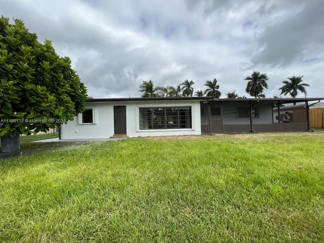 5840 SW 14th St, Plantation FL 33317