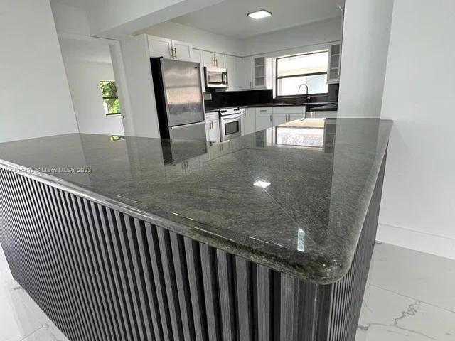 5840 SW 14th St, Plantation FL 33317