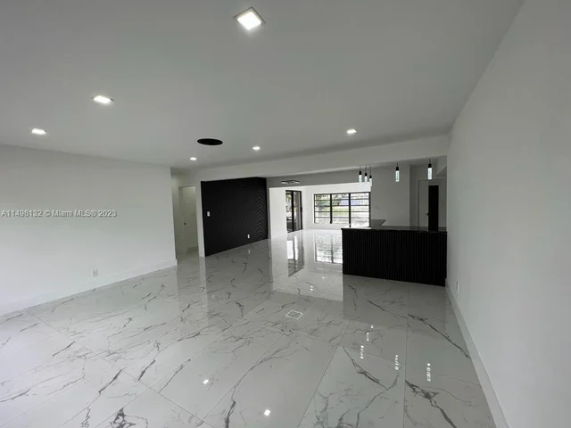 5840 SW 14th St, Plantation FL 33317