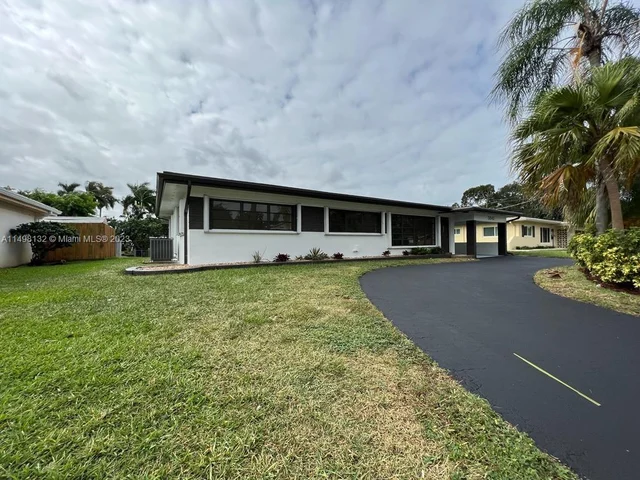 5840 SW 14th St, Plantation FL 33317