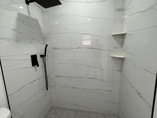 5840 SW 14th St, Plantation FL 33317