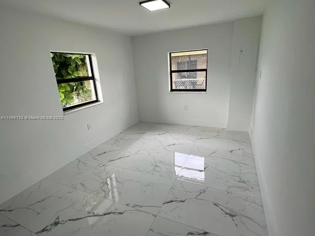 5840 SW 14th St, Plantation FL 33317