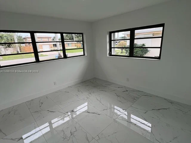 5840 SW 14th St, Plantation FL 33317