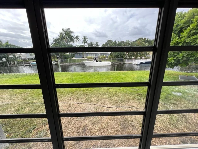 5840 SW 14th St, Plantation FL 33317