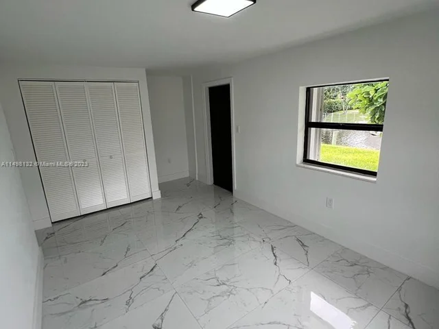 5840 SW 14th St, Plantation FL 33317