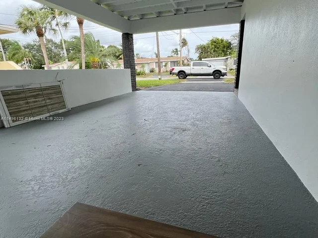 5840 SW 14th St, Plantation FL 33317