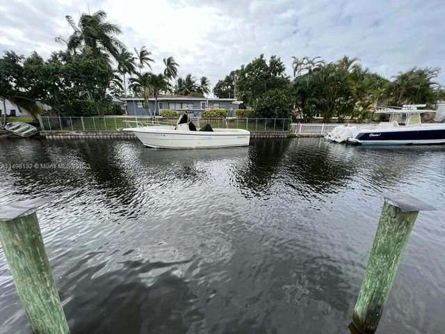 5840 SW 14th St, Plantation FL 33317