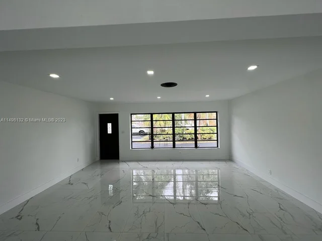 5840 SW 14th St, Plantation FL 33317