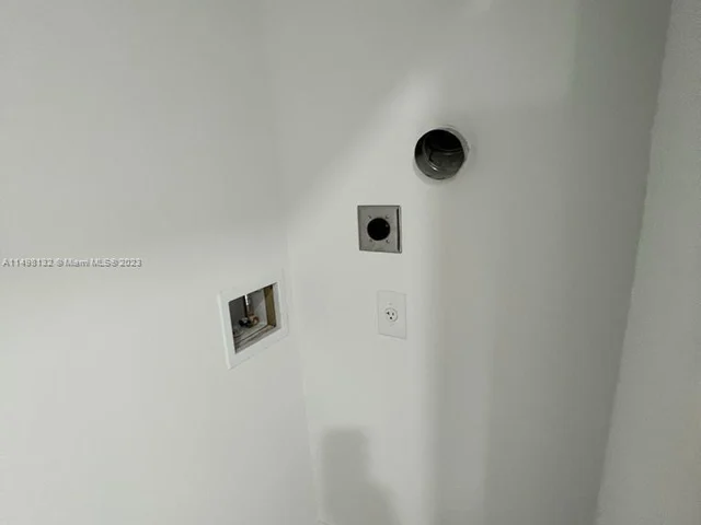 5840 SW 14th St, Plantation FL 33317