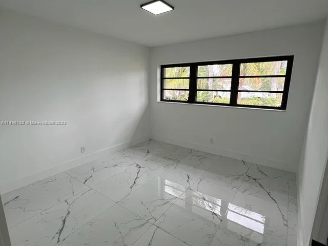 5840 SW 14th St, Plantation FL 33317