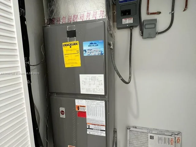 5840 SW 14th St, Plantation FL 33317