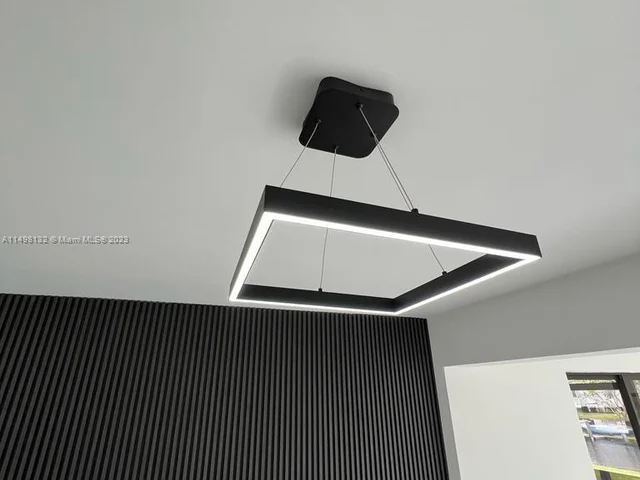 5840 SW 14th St, Plantation FL 33317