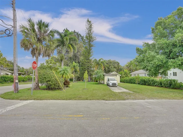 1664 SW 28th Ave, Fort Lauderdale FL 33312