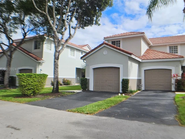 3619 San Simeon Cir, Weston FL 33331