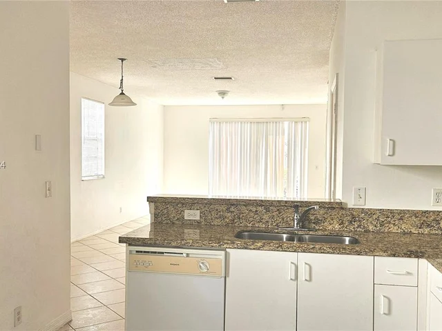 3619 San Simeon Cir, Weston FL 33331