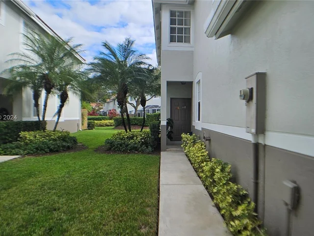 3619 San Simeon Cir, Weston FL 33331