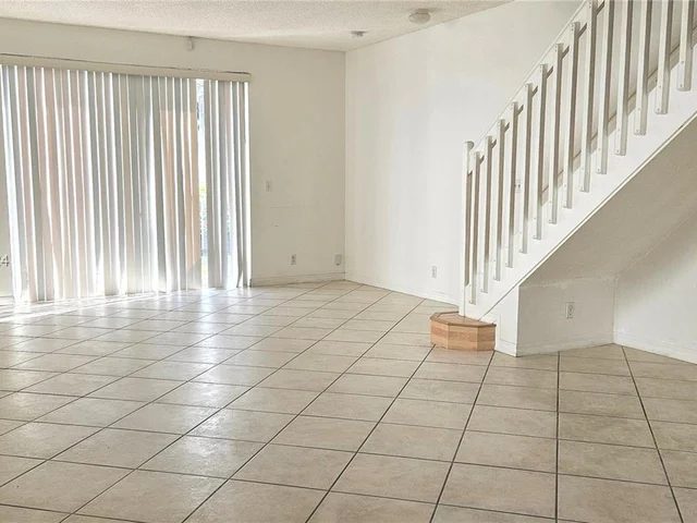 3619 San Simeon Cir, Weston FL 33331