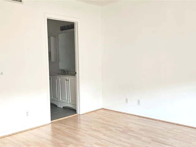 3619 San Simeon Cir, Weston FL 33331