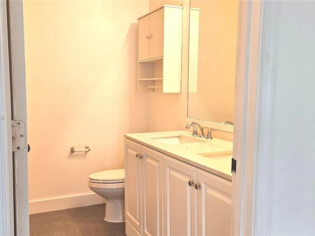 3619 San Simeon Cir, Weston FL 33331