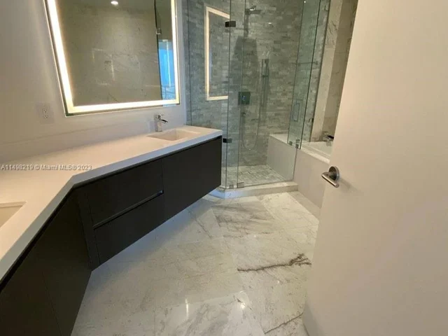 851 NE 1st Ave # 2107, Miami FL 33132