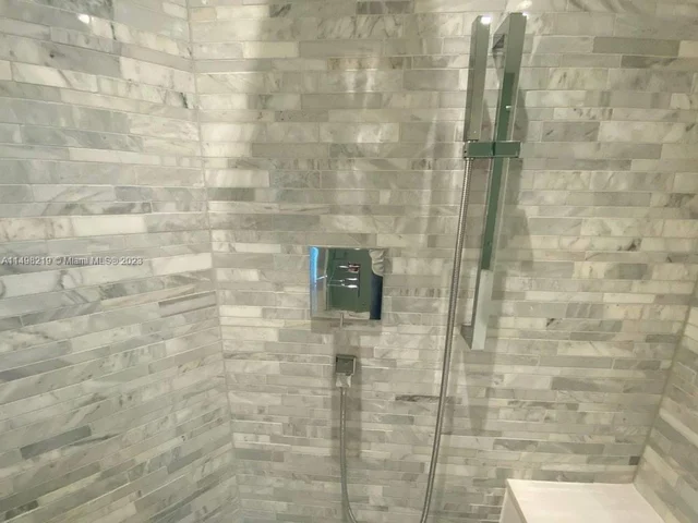 851 NE 1st Ave # 2107, Miami FL 33132