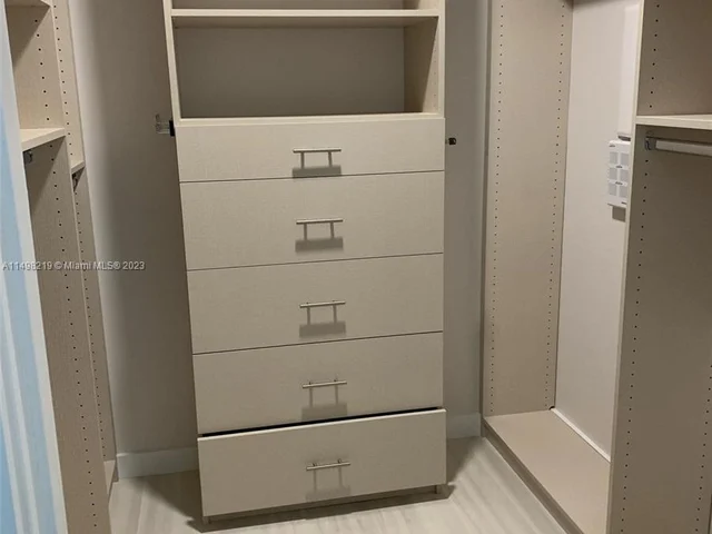 851 NE 1st Ave # 2107, Miami FL 33132