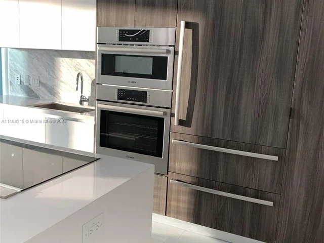 851 NE 1st Ave # 2107, Miami FL 33132