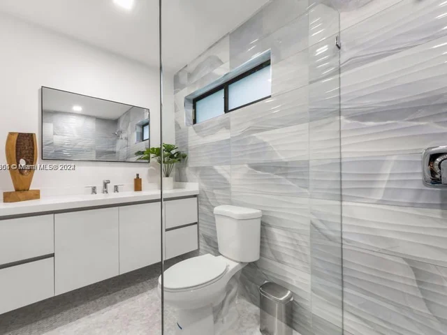 2231 SW 98th Ct, Miami FL 33165