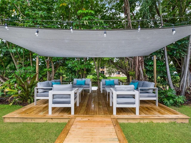 2231 SW 98th Ct, Miami FL 33165