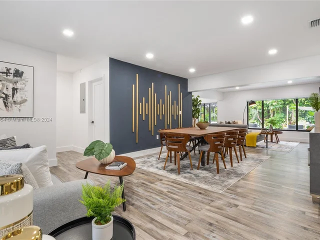 2231 SW 98th Ct, Miami FL 33165