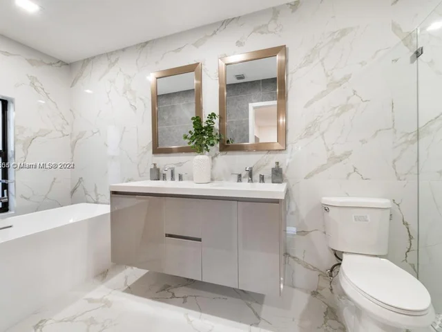 2231 SW 98th Ct, Miami FL 33165