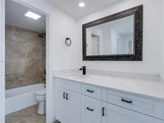 500 Bayview Dr # 230, Sunny Isles Beach FL 33160