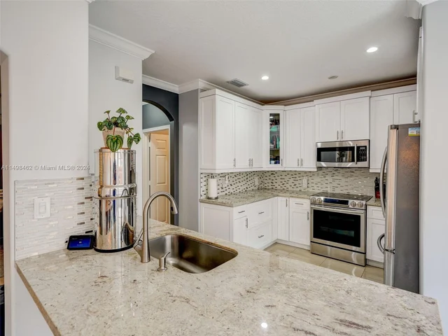 3123 NW 101st Pl, Doral FL 33172