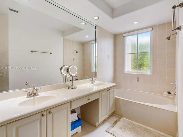 3123 NW 101st Pl, Doral FL 33172