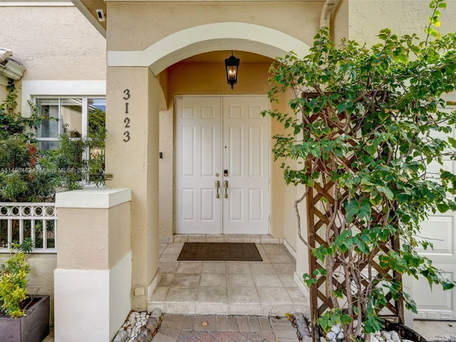 3123 NW 101st Pl, Doral FL 33172