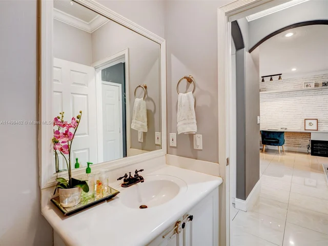 3123 NW 101st Pl, Doral FL 33172