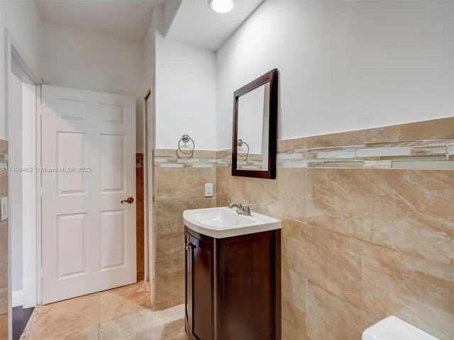 3123 NW 101st Pl, Doral FL 33172