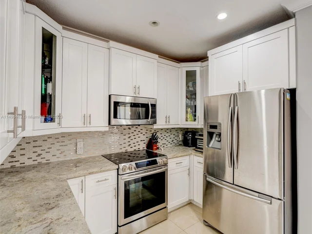 3123 NW 101st Pl, Doral FL 33172