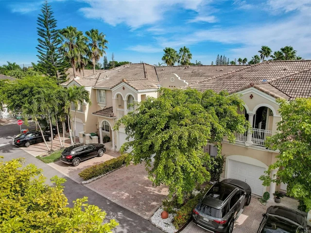 3123 NW 101st Pl, Doral FL 33172