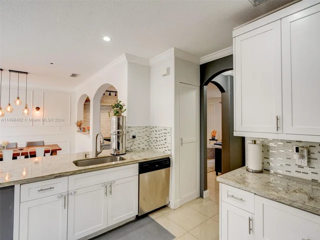 3123 NW 101st Pl, Doral FL 33172