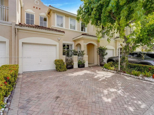 3123 NW 101st Pl, Doral FL 33172