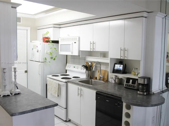 201 178th Dr # 213, Sunny Isles Beach FL 33160