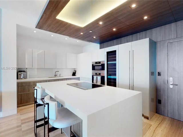 6799 Collins Ave # 405, Miami Beach FL 33141