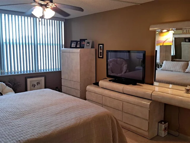 1801 S Ocean Dr # 233, Hallandale Beach FL 33009