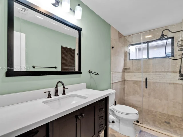 607 Village Lake Dr, Weston FL 33326