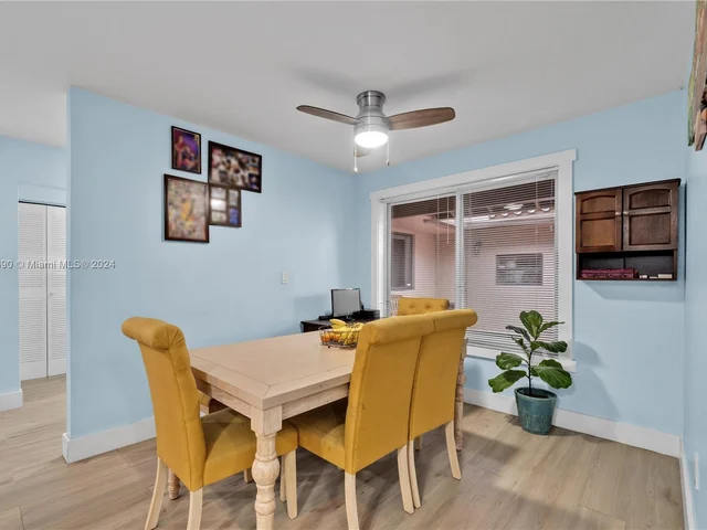 607 Village Lake Dr, Weston FL 33326