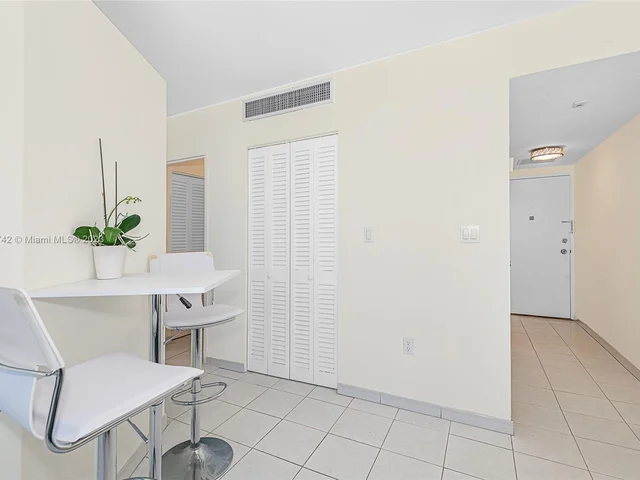 2899 Collins Ave # 1042, Miami Beach FL 33140