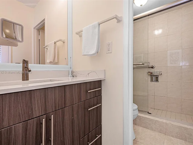 2899 Collins Ave # 1042, Miami Beach FL 33140