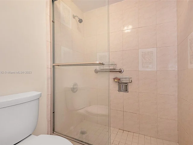 2899 Collins Ave # 1042, Miami Beach FL 33140